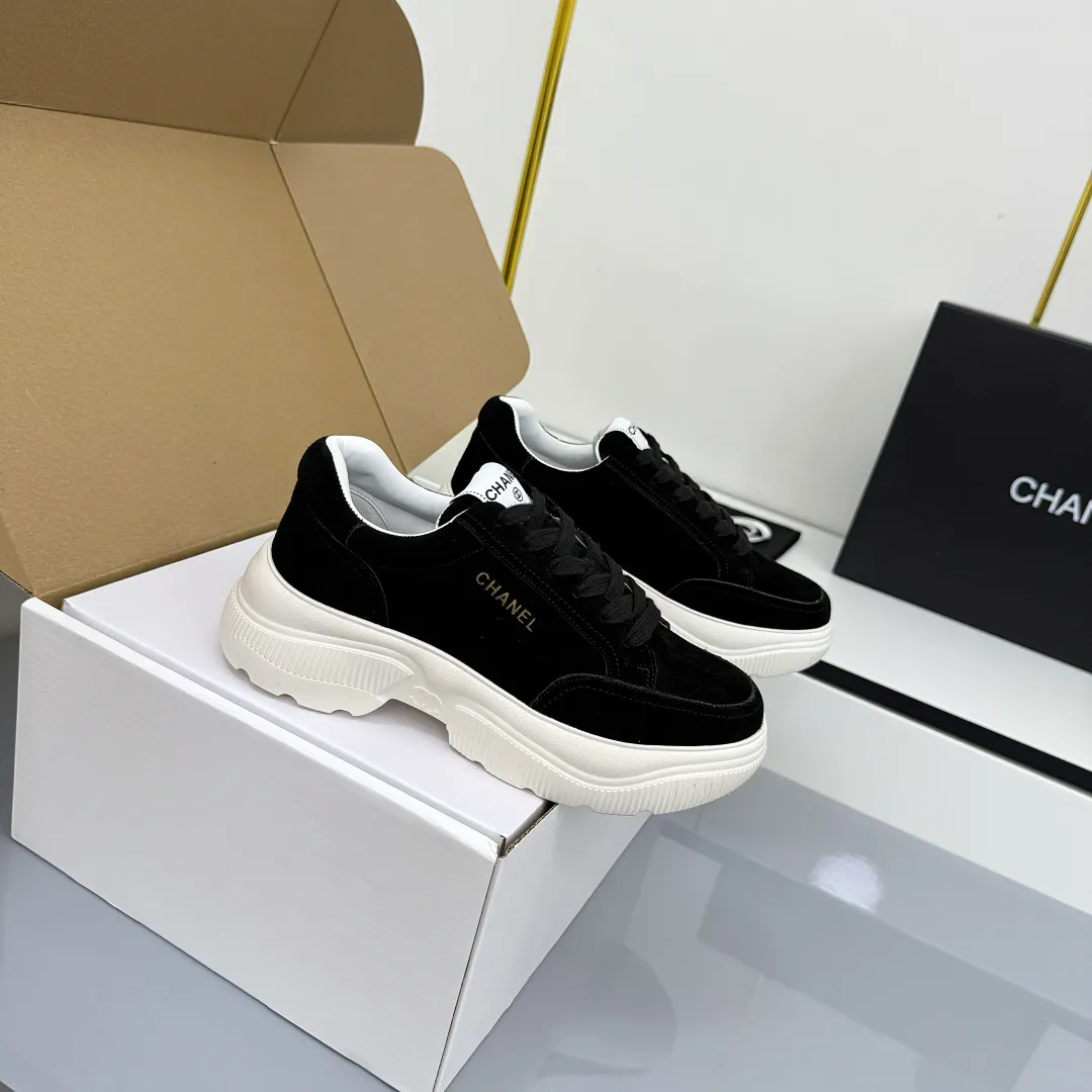 👟👟Ex-factory price 620👟👟 Chanel bread shoes ~ original calfskin panda shoes Chanel 25C latest hot style panda black and white sports shoes casual sneakers Xiaoxiang hot item classic black and white panda color coco girls must pay Fabric: original custom mixed sheepskin lining: original imported breathable mesh lining outsole: Original molded rubber + TPU combination Size: Women's 35-41